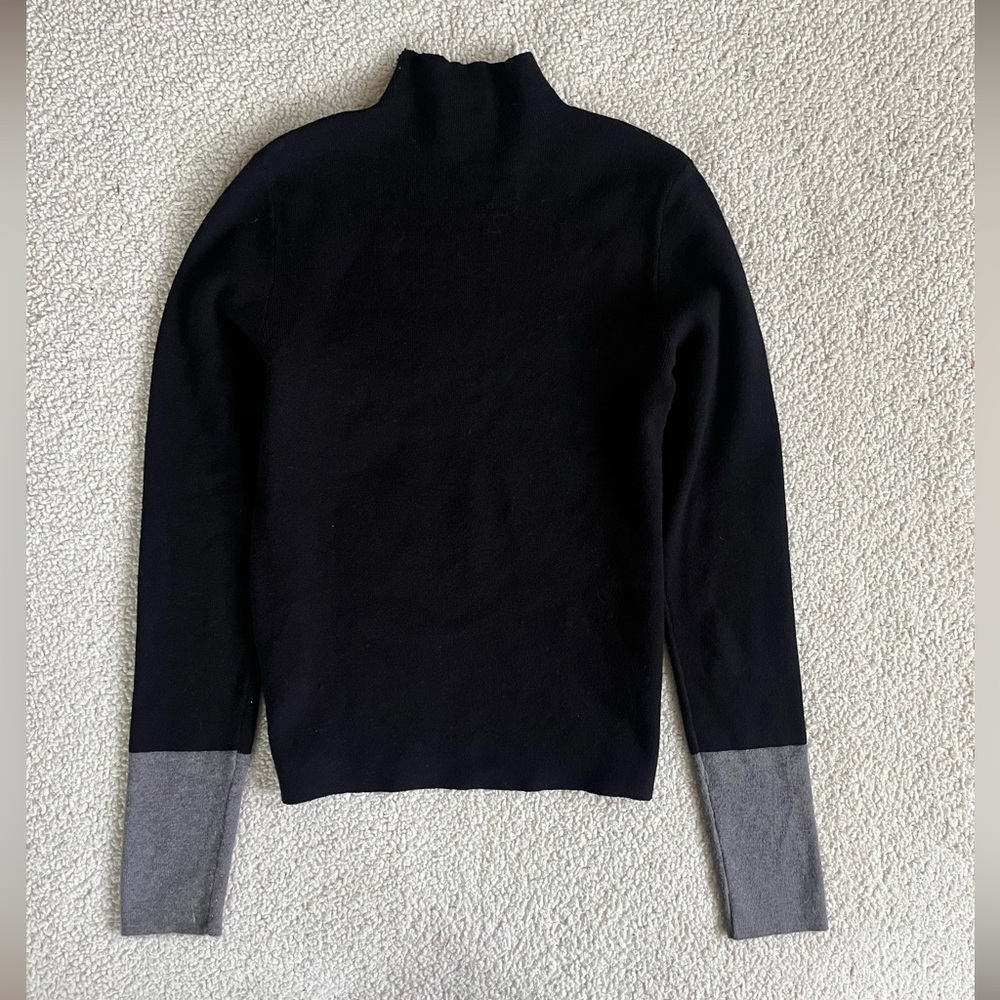 Commense Black and Gray minimalist Old money neutral Sweater M
